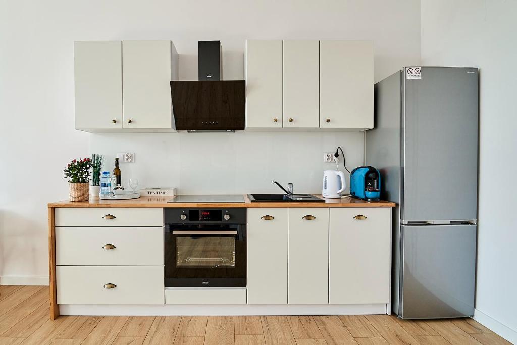 Kuchyňa alebo kuchynka v ubytovaní Apartamenty Muzyczna 14