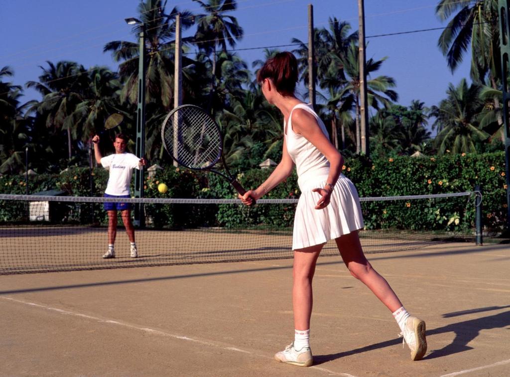 Tenis a/nebo squash v ubytování Tangerine Beach Hotel nebo okolí