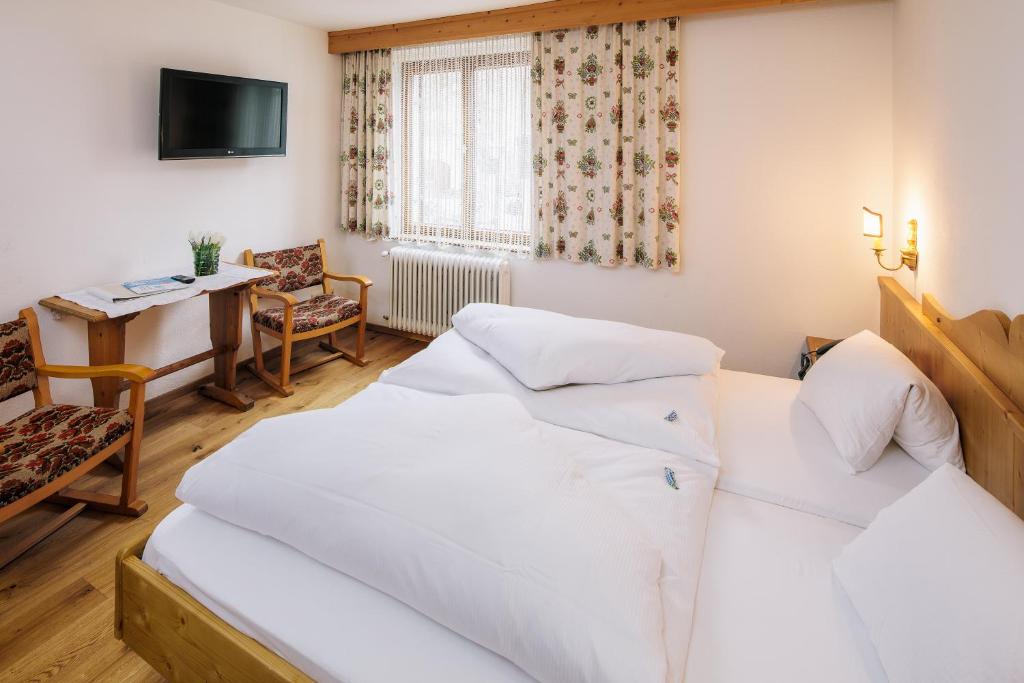 Postel nebo postele na pokoji v ubytování Hotel Komperdell
