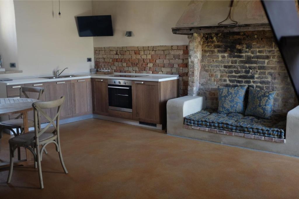 Kuchyň nebo kuchyňský kout v ubytování Agriturismo Cascina Pezzolo