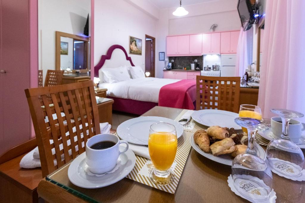 Posteľ alebo postele v izbe v ubytovaní Irida Beach Resort Suites