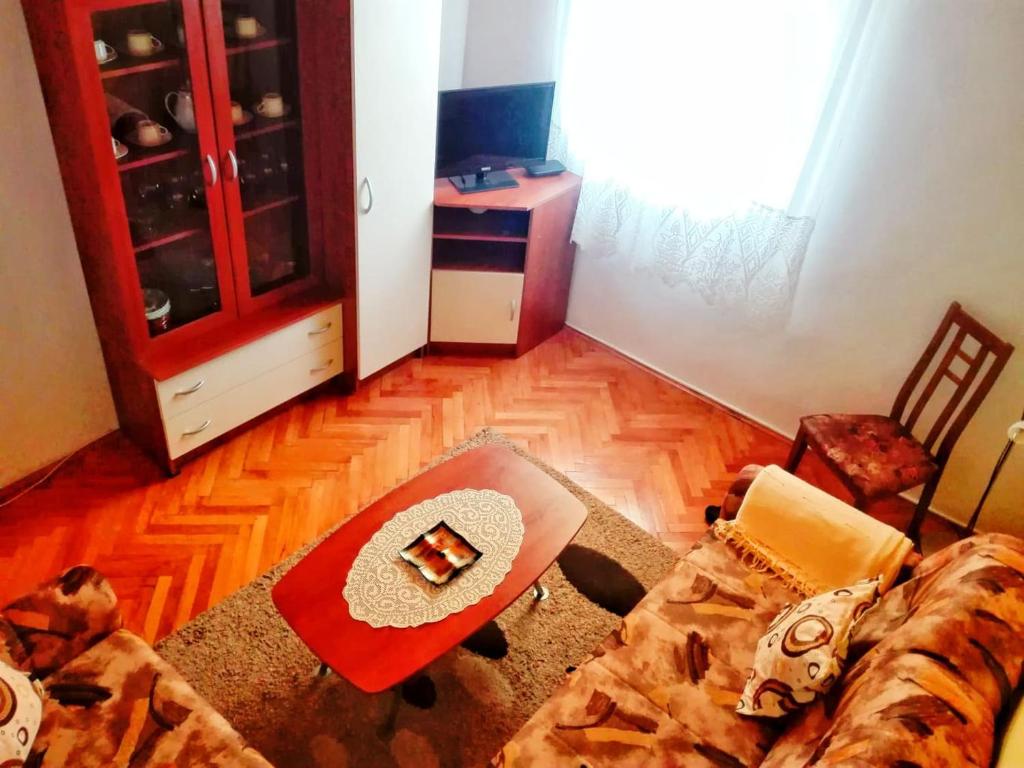 TV a/nebo společenská místnost v ubytování Apartment Tičić
