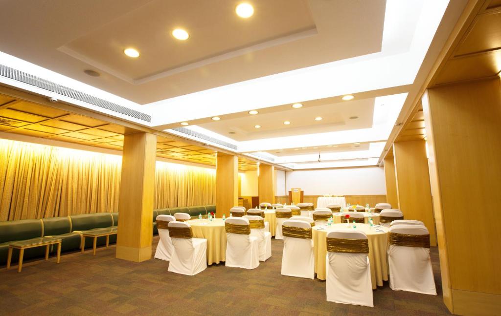 Restaurace v ubytování E Square The Fern, Pune