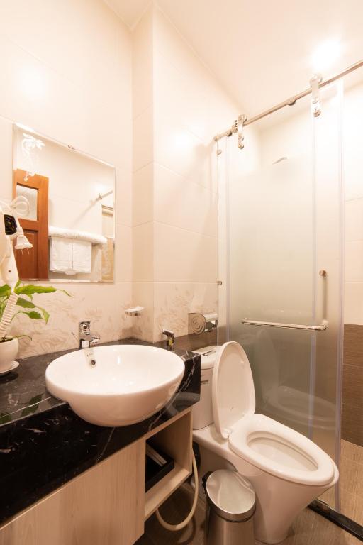 Silent Night Dem Lanh Hotel - 2