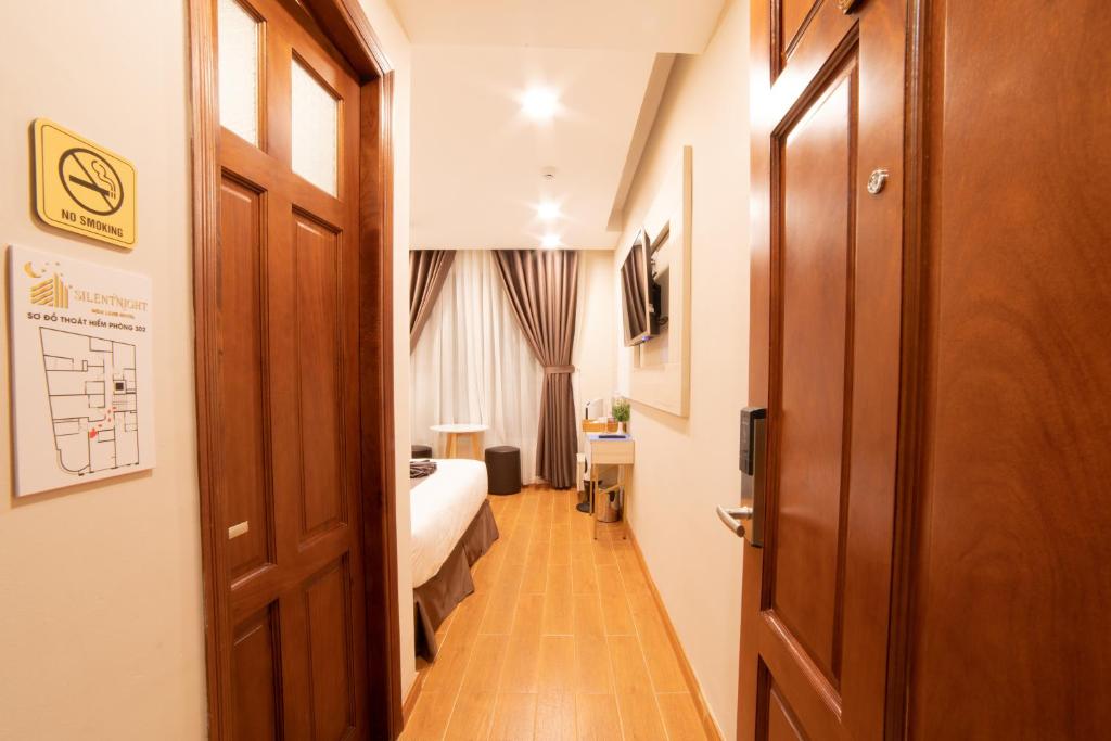 Silent Night Dem Lanh Hotel - 4