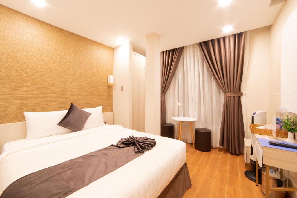 Silent Night Dem Lanh Hotel - 1