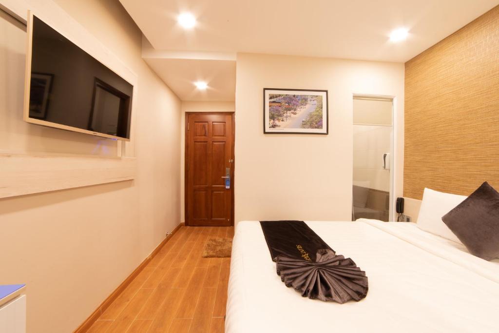 Silent Night Dem Lanh Hotel - 5