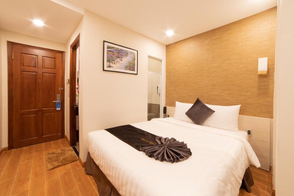 Silent Night Dem Lanh Hotel - 7