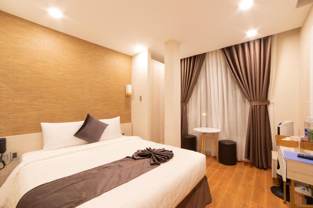 Silent Night Dem Lanh Hotel - 8