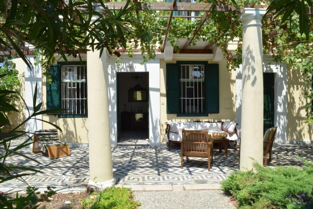 Fotografie z fotogalerie ubytování Traditional summer house v destinaci Ialyssos