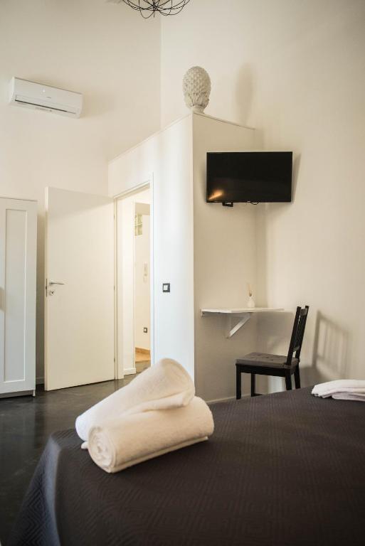 A bed or beds in a room at L'ANTICO FONDACO