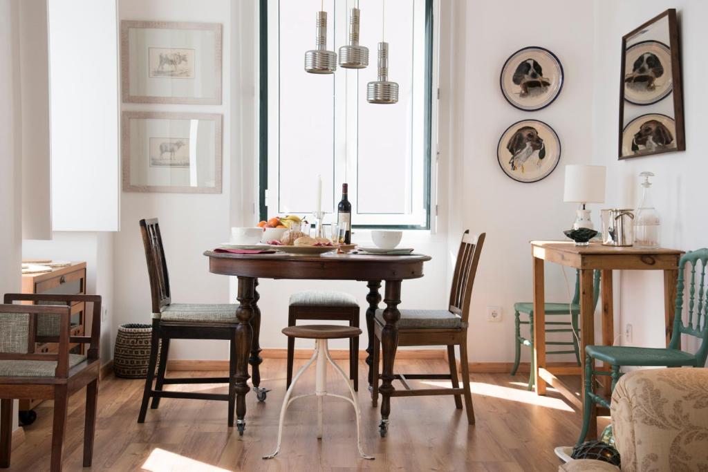 a dining room with a table and chairs at Light Lovers Apartment in Lisbon