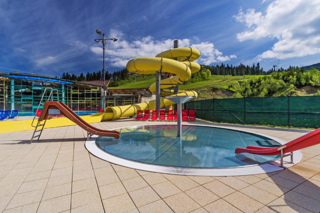 Bazén v ubytování Apartmány Goral Oravice nebo v jeho okolí