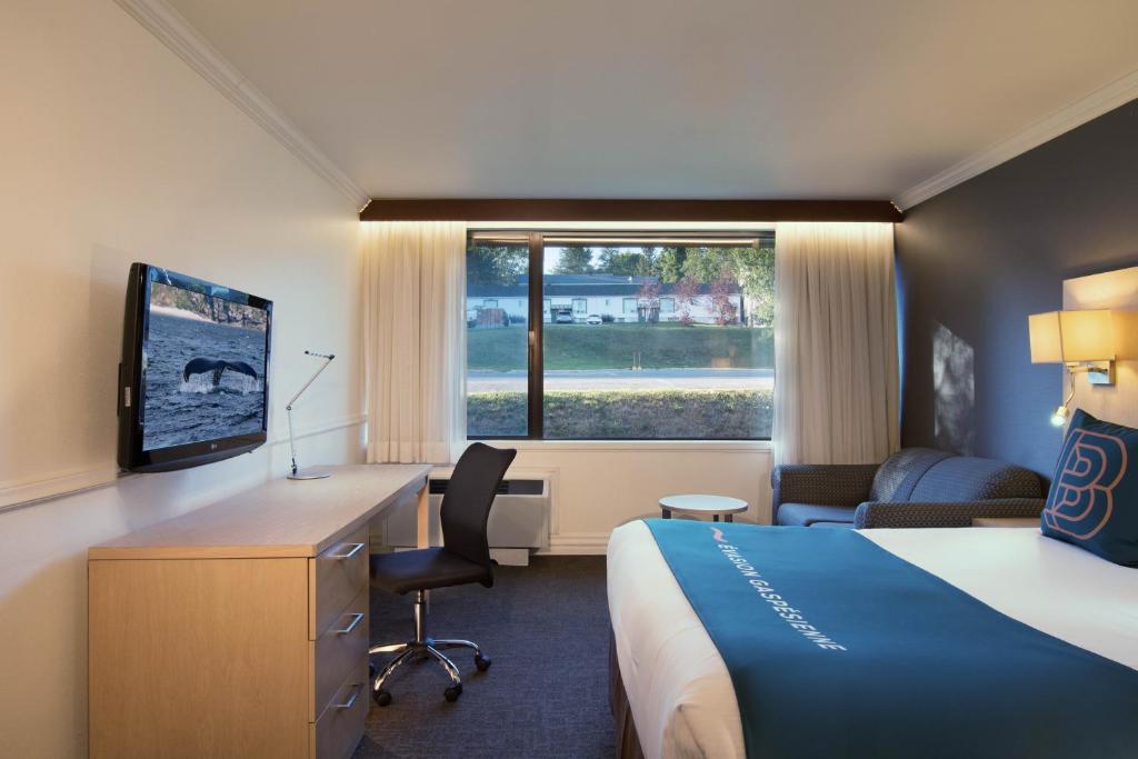 Una cama o camas en una habitación de Hôtel Baker