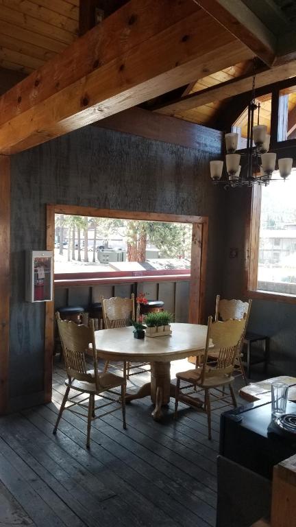 Fotografie z fotogalerie ubytování Gondola Lodge TahoeBeach Club v destinaci South Lake Tahoe