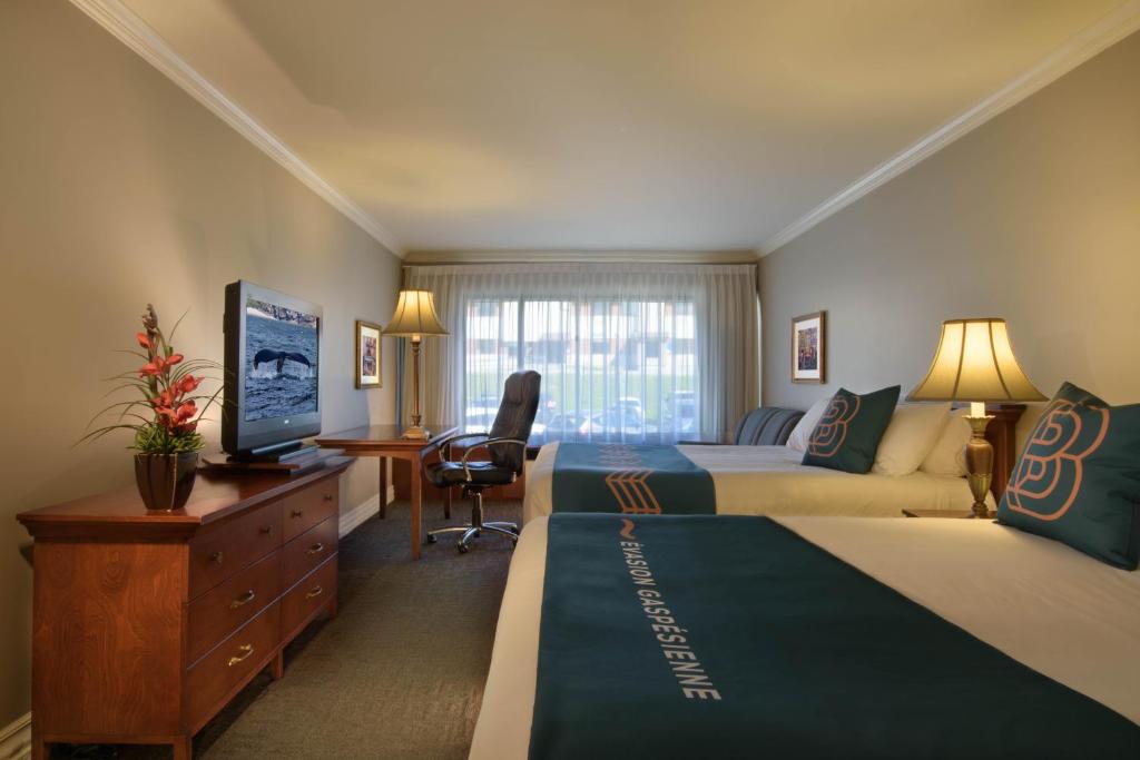 Una cama o camas en una habitación de Hôtel Baker