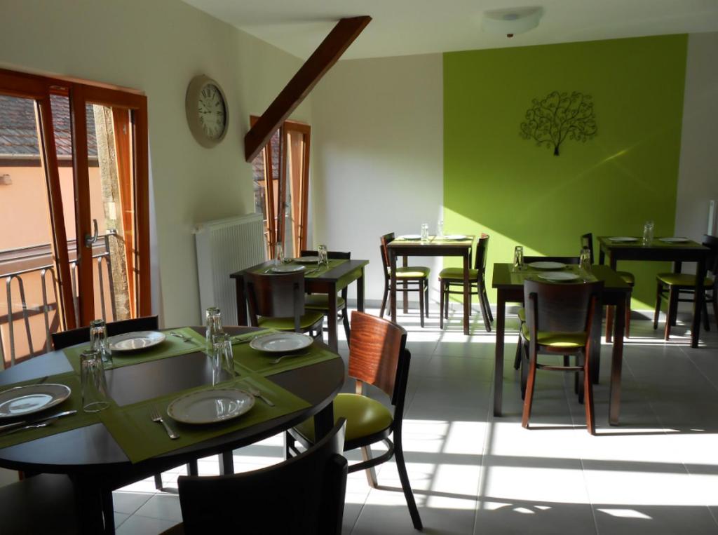 Restaurace v ubytování La Griffe à Foin au Restaurant raisin D'or