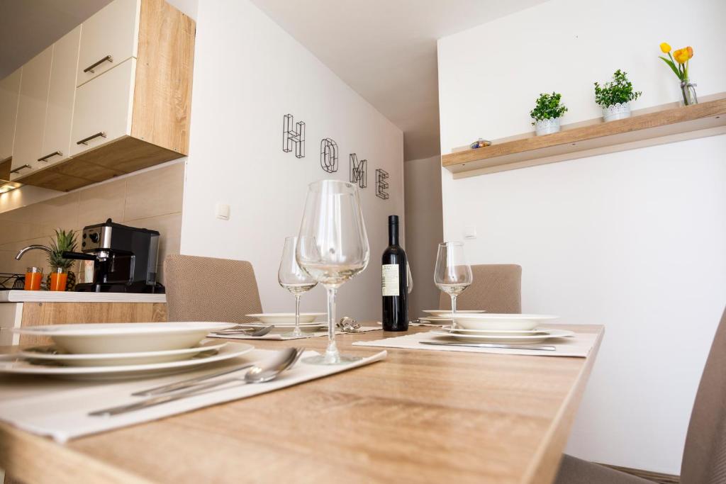 Kuchyň nebo kuchyňský kout v ubytování Luxury Apartment Nuneni