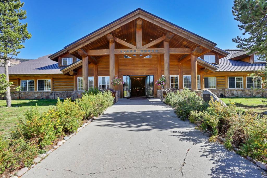 a log home with a driveway leading to the front door at Headwaters Lodge & Cabins at Flagg Ranch in Moran