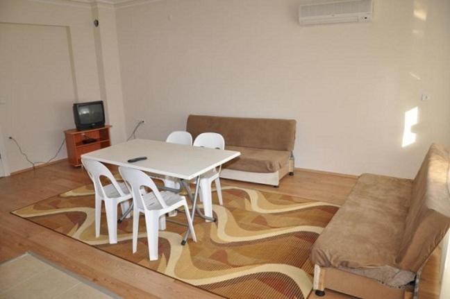 Oz Ulutas Apart Evleri - Two-Bedroom Apartment (4 Adults + 2 Children)