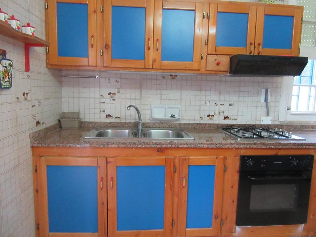A kitchen or kitchenette at Villa Oltremare By Cala Salento
