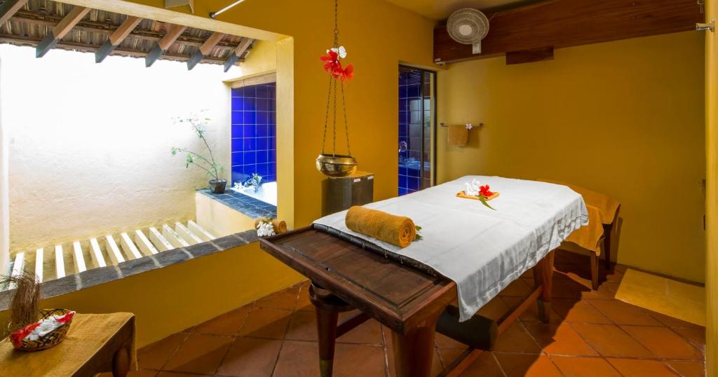 Postel nebo postele na pokoji v ubytování Tangerine Beach Hotel