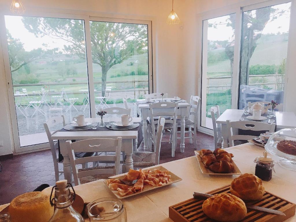 Jedlo v ubytovaní bed & breakfast alebo blízkom okolí