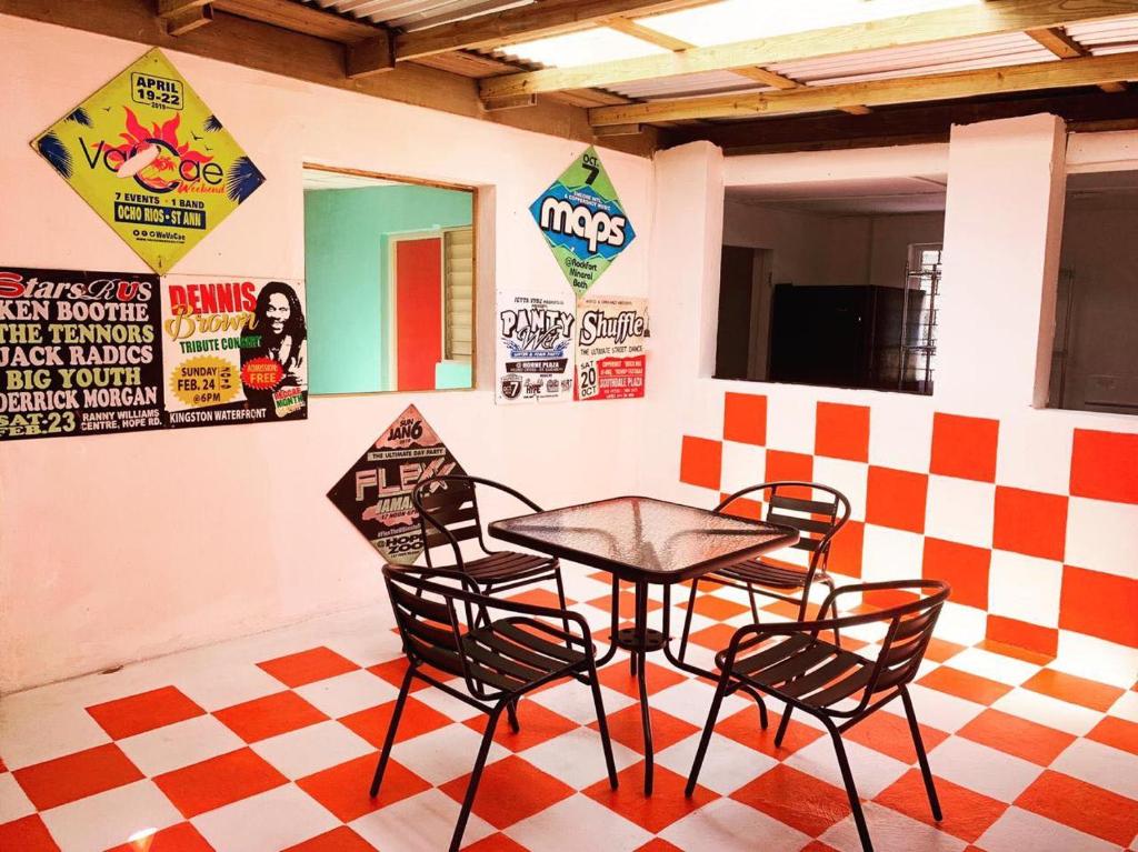 Posezení v ubytování Ragamuffin Hostel