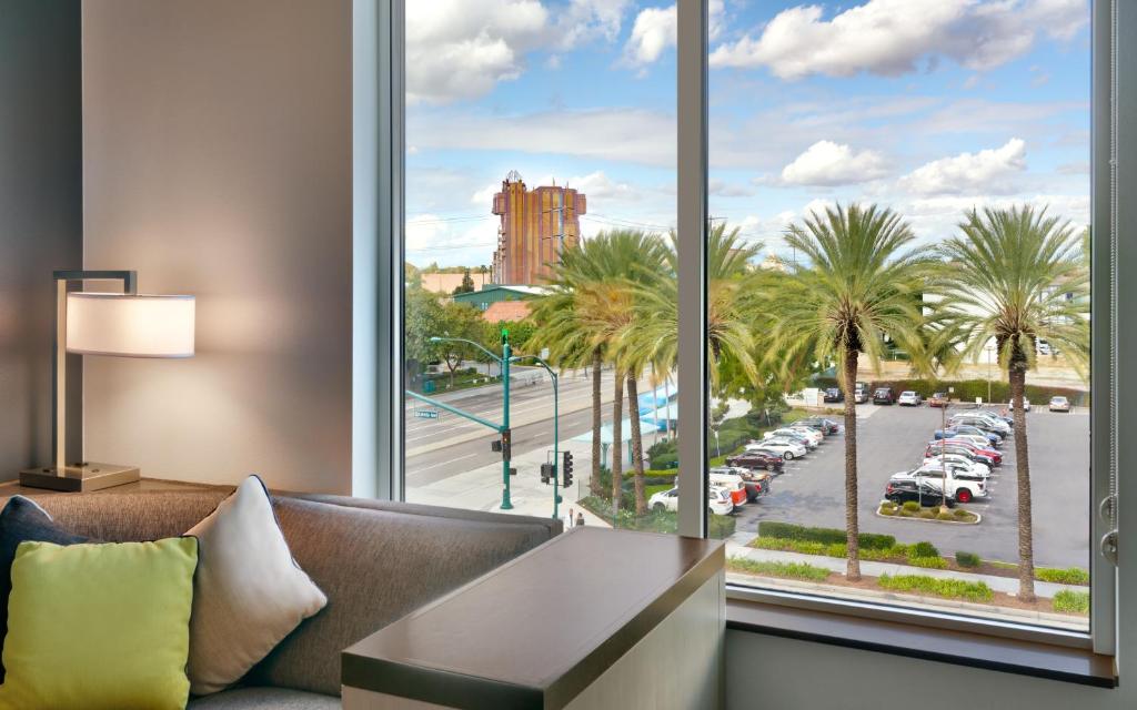 Hyatt House at Anaheim Resort/Convention Center - Studio Suite With Two Queen Beds With Sofa Bed, Kitchen And View