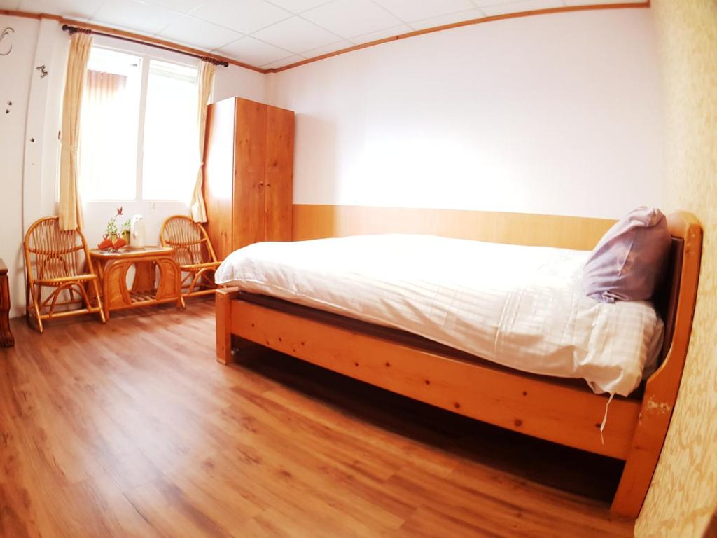 Postel nebo postele na pokoji v ubytování Shan Shui-Yuan Vege Guest House