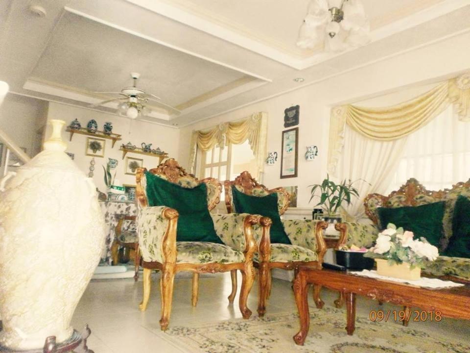 Posezení v ubytování Tagaytay Budget Transient/ Staycation Home