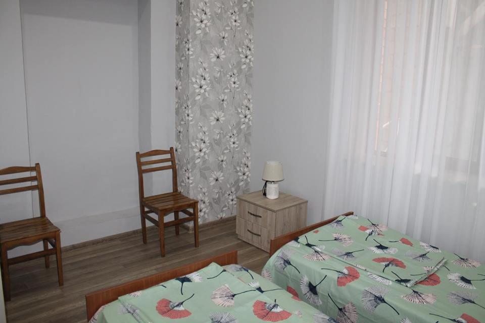 Rúm í herbergi á Guest House Lviv Грузия
