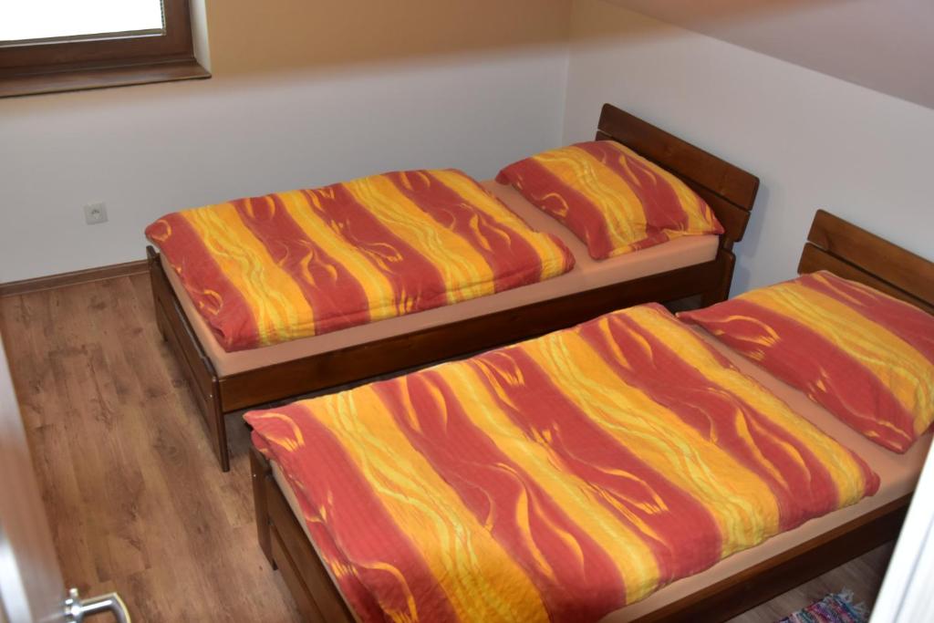 Postel nebo postele na pokoji v ubytování Apartmán-Hovorany