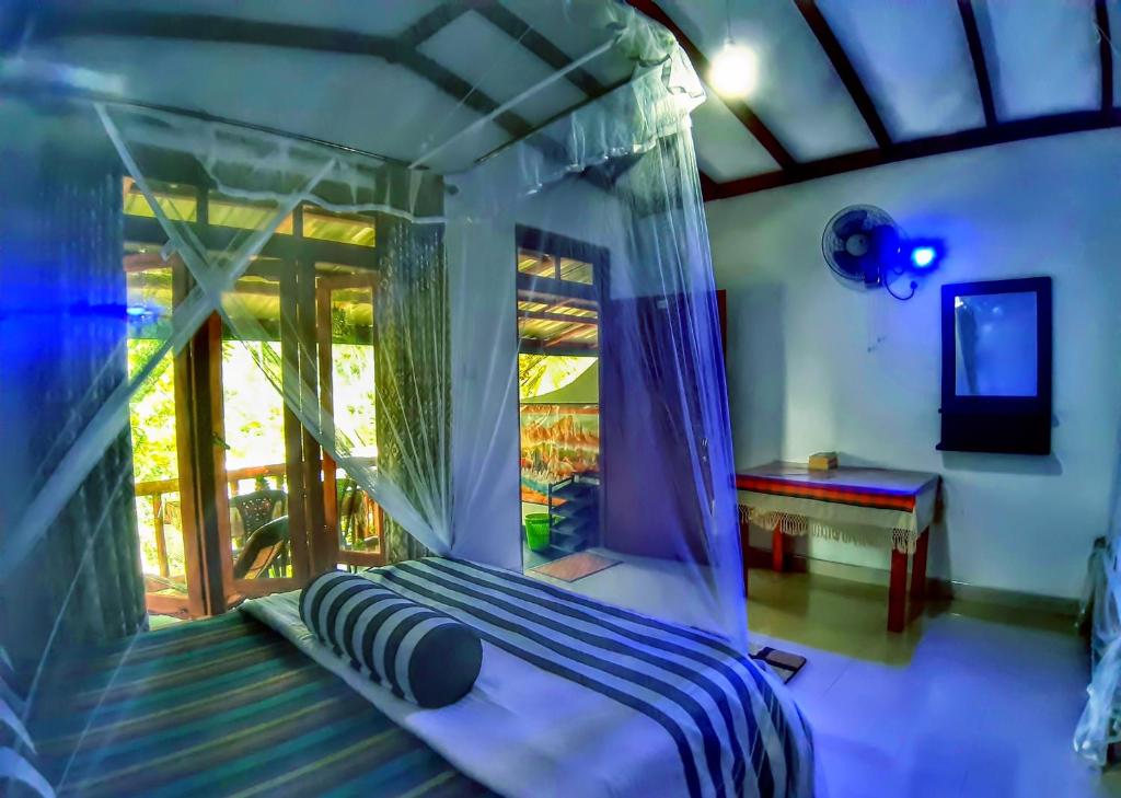 A bed or beds in a room at Cozy Homestay Waterfall Road Ella