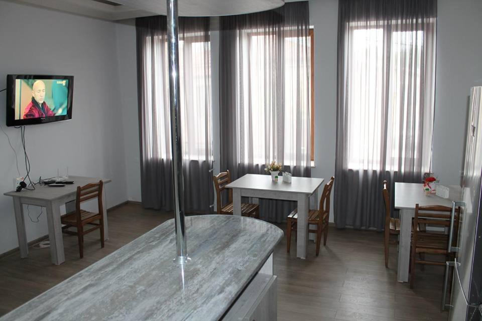 Sjónvarps- og/eða afþreyingartæki á Guest House Lviv Грузия
