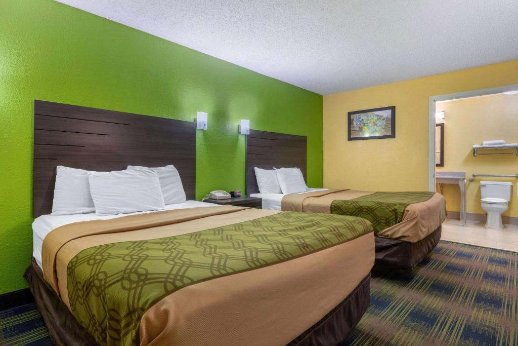 Postel nebo postele na pokoji v ubytování Econo Lodge