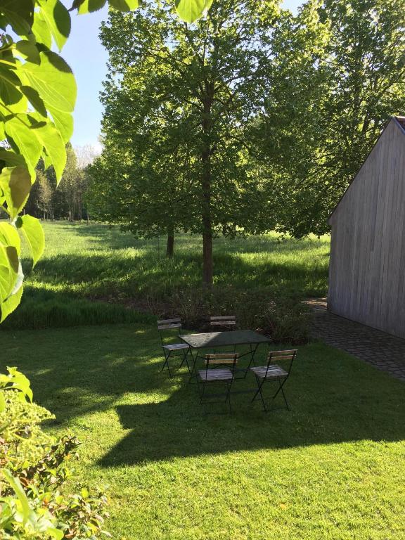 Aed väljaspool majutusasutust Het Zwaantje