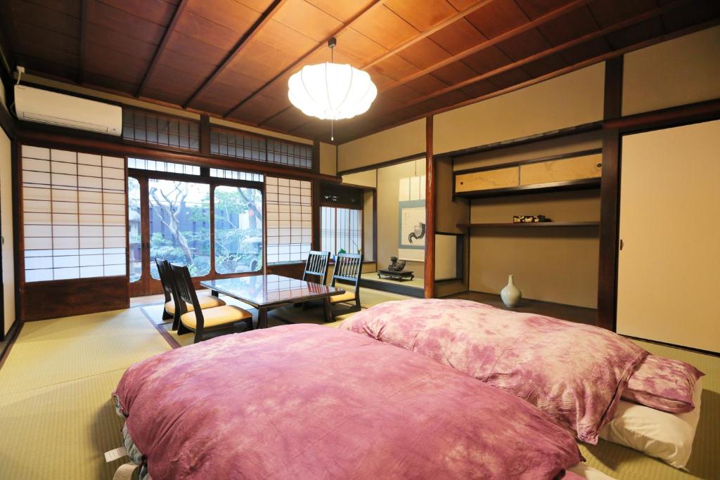 Postel nebo postele na pokoji v ubytování Ryokan Tanoya