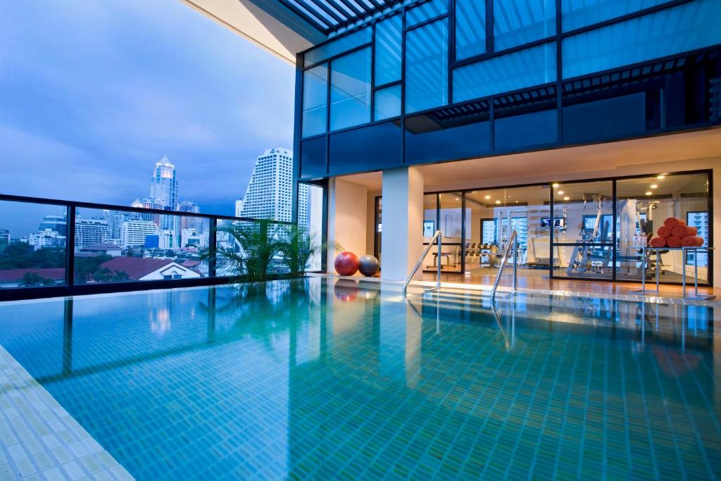 Poolen vid eller i närheten av Citadines Sukhumvit 8 Bangkok