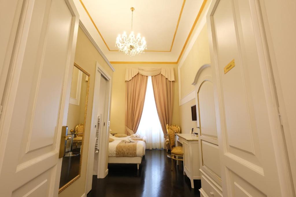 a bedroom with a bed and a window with a chandelier at B&B Kingsman in Florence