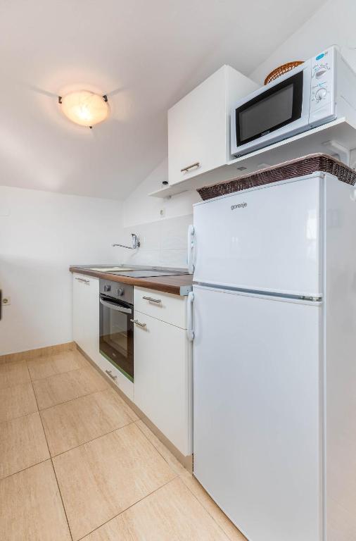 Kuchyňa alebo kuchynka v ubytovaní Apartments Mandić