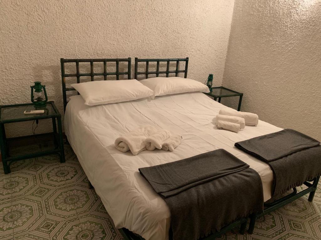 En eller flere senge i et værelse på Villa Anna