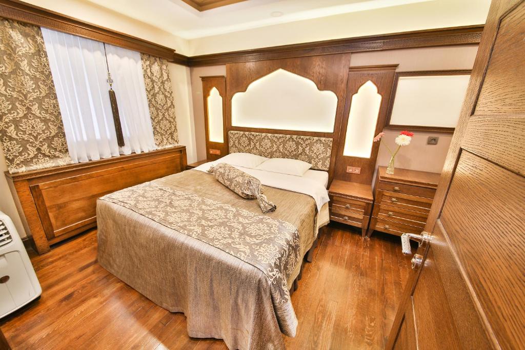 Postel nebo postele na pokoji v ubytování Kumluk Konak Hotel