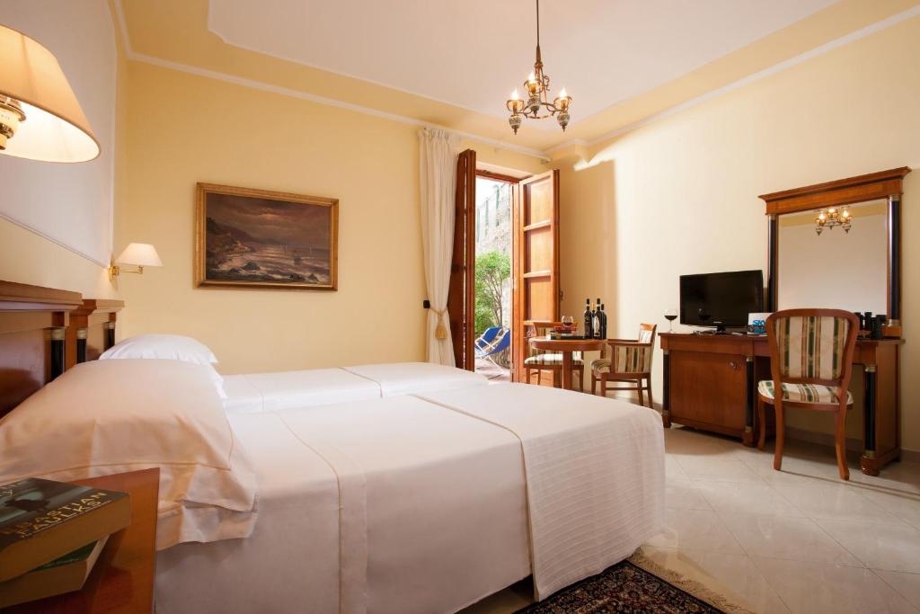 Majestic Palace Hotel - Family Room With Balcony