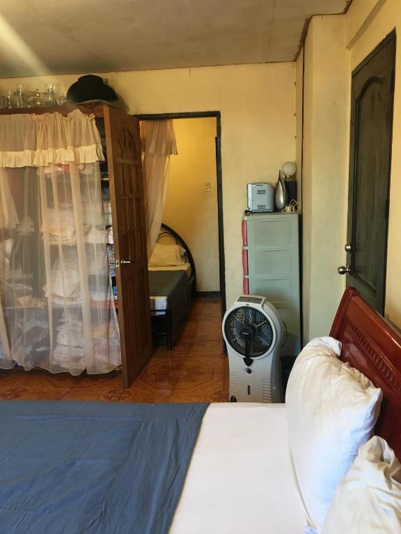 Postel nebo postele na pokoji v ubytování Guesthouse Cavite