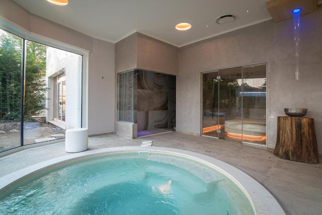 Bazén v ubytování Hotel Terme Vena D'Oro nebo v jeho okolí