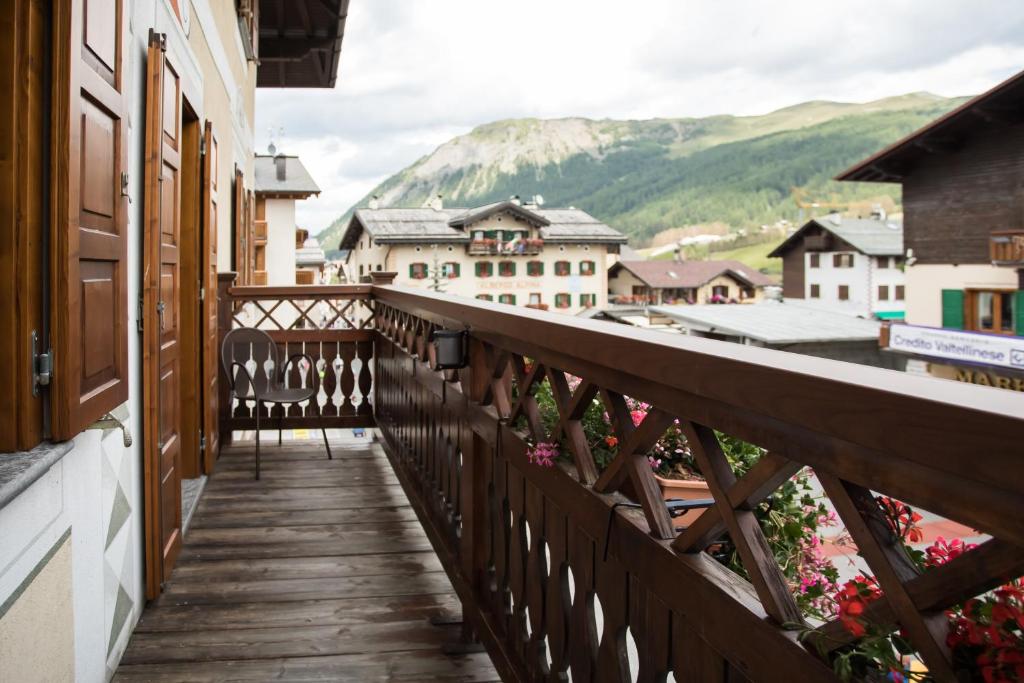 Nespecifikovaný výhled na hory nebo výhled na hory při pohledu z hotelu