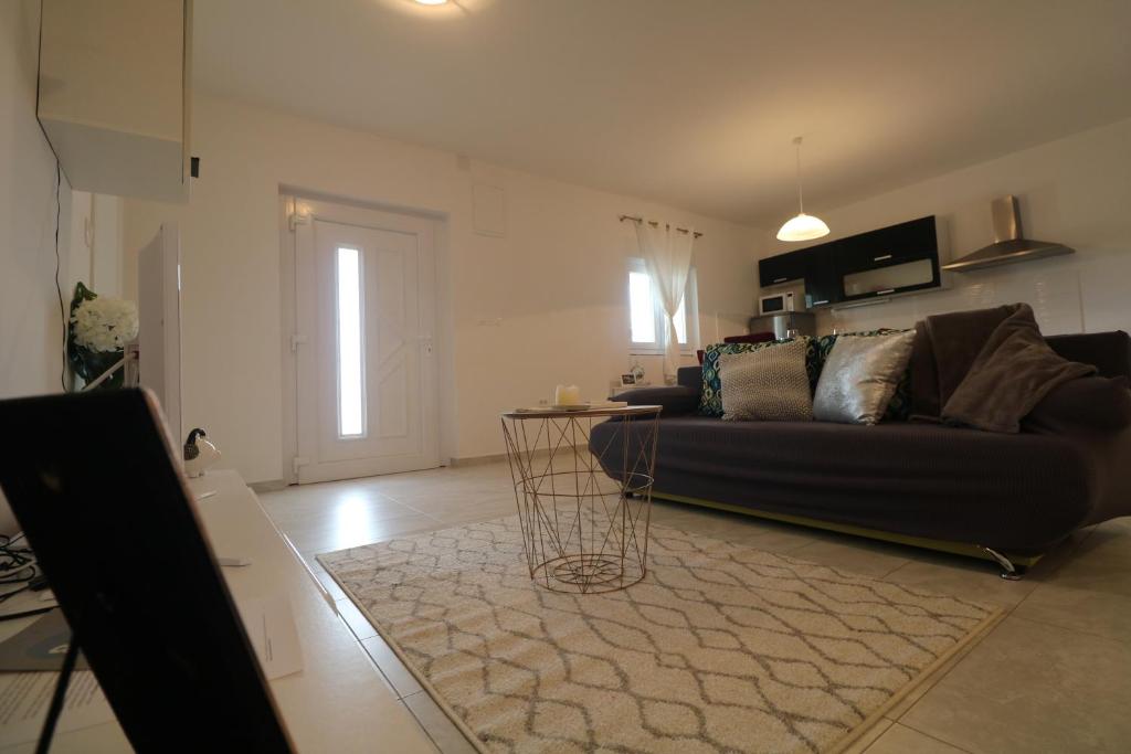 Telewizja i/lub zestaw kina domowego w obiekcie Apartman La maison