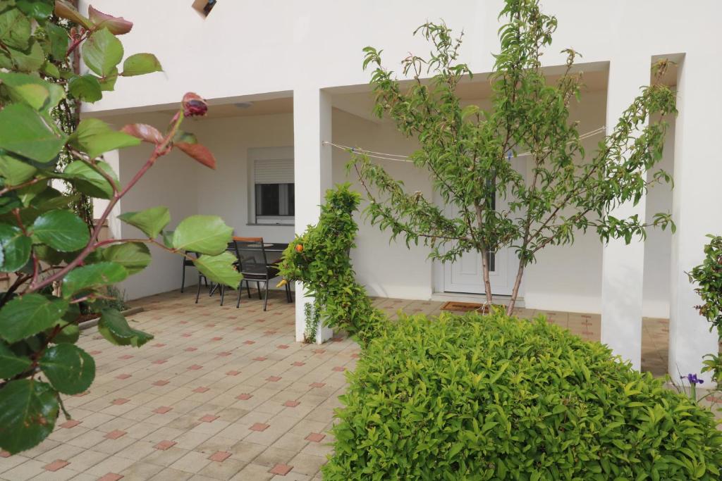 Ogród w obiekcie Apartman La maison