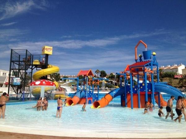 Swimmingpoolen hos eller tæt på Bonito apartamento